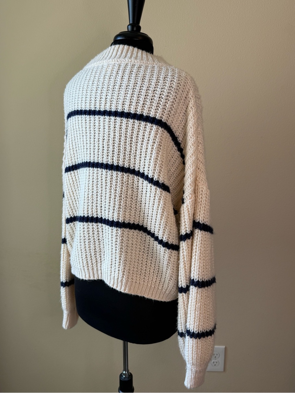 HYFVE Sweater Size Large Striped Cream Navy Shaker Knit - Picture 8 of 14